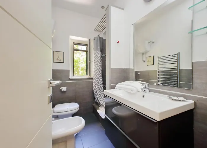 Ych-cozy Flat Near The * Roma